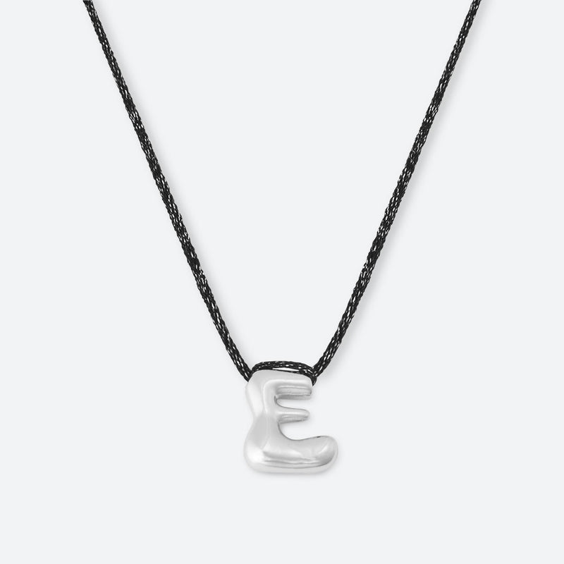 Halskette mit Buchstaben E