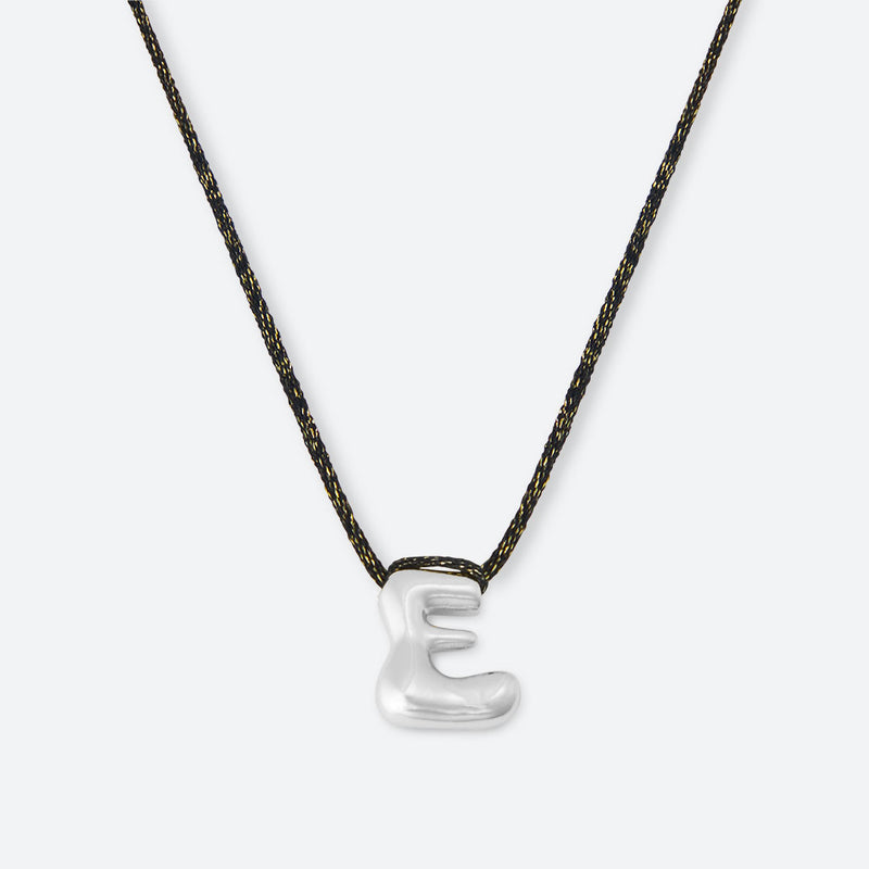 Halskette mit Buchstaben E